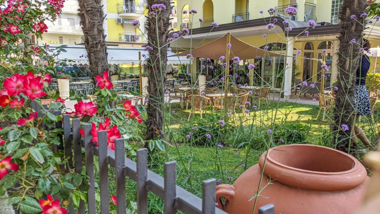 Hotel Explorer Cervia Kültér fotó